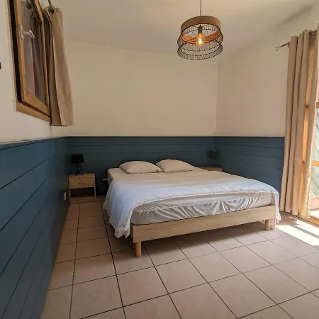 Apartment Superbe Dans La Pinede, Proche Ocean