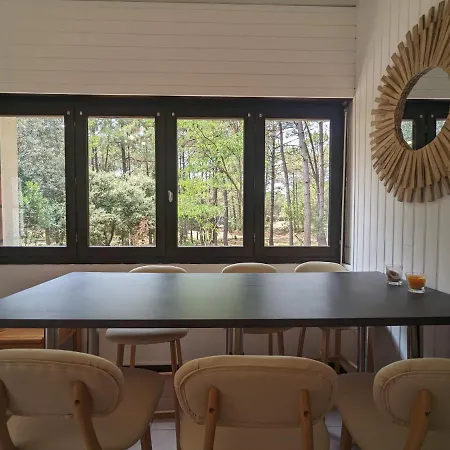 Apartment Superbe Dans La Pinede, Proche Ocean