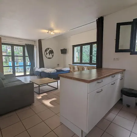 Apartment Superbe Dans La Pinede, Proche Ocean